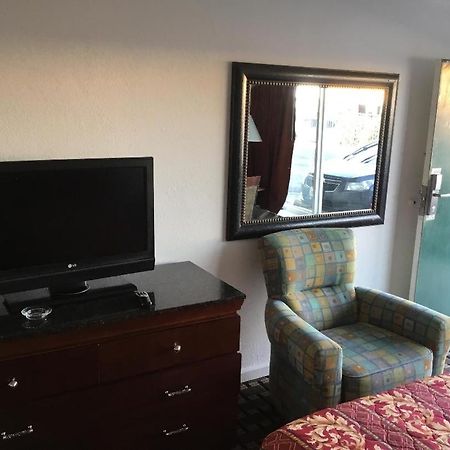 Houston Inn And Suites Екстериор снимка
