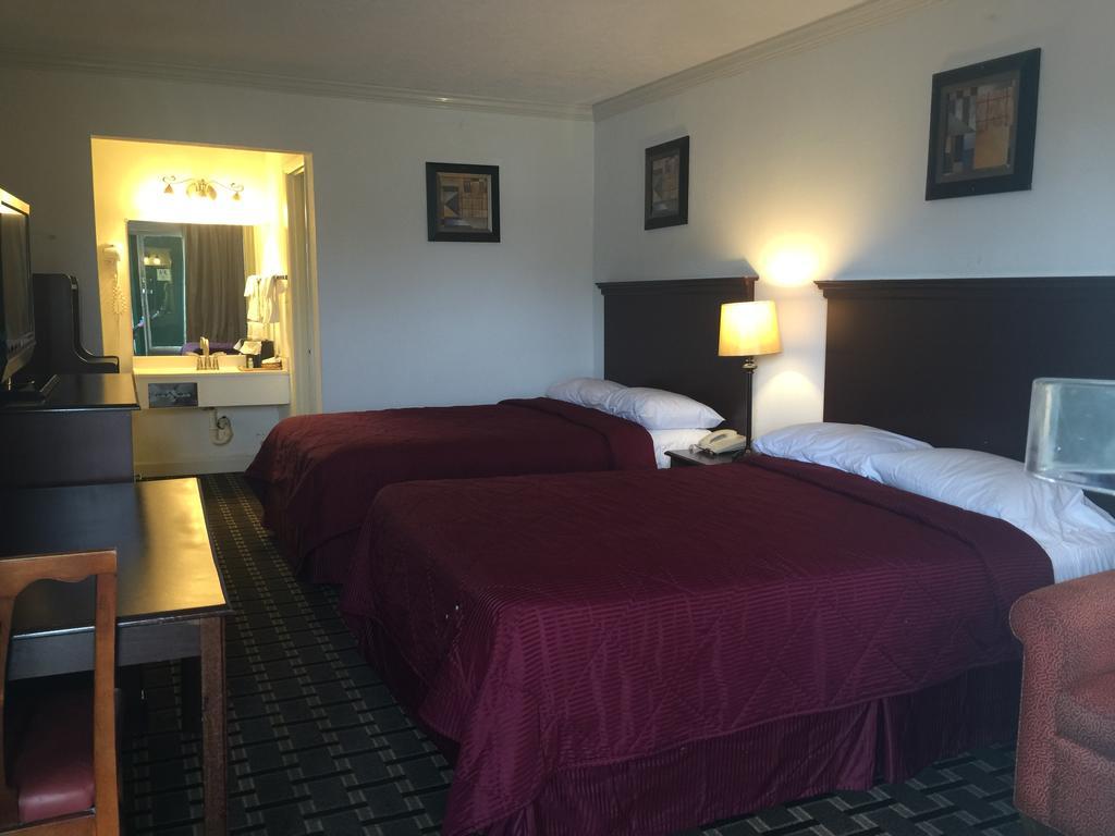 Houston Inn And Suites Екстериор снимка