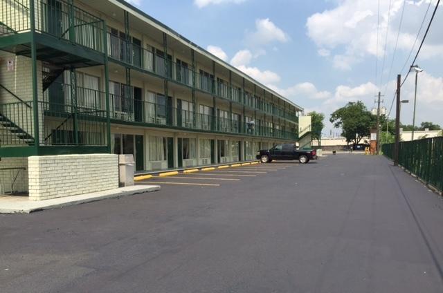 Houston Inn And Suites Екстериор снимка