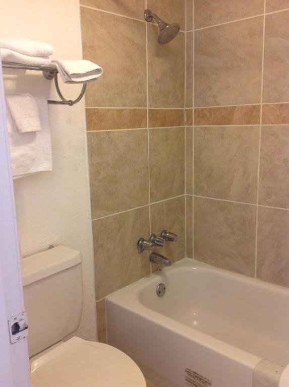 Houston Inn And Suites Стая снимка