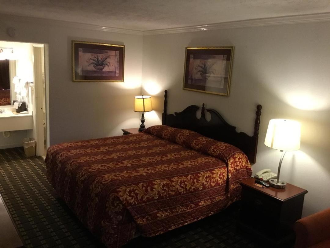 Houston Inn And Suites Екстериор снимка