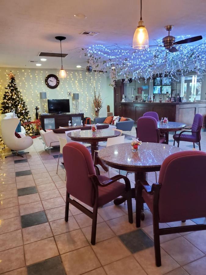 Houston Inn And Suites Екстериор снимка