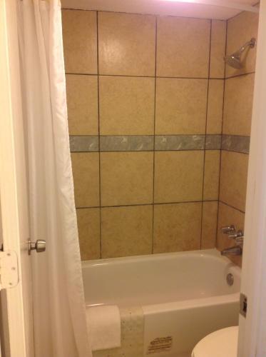Houston Inn And Suites Екстериор снимка